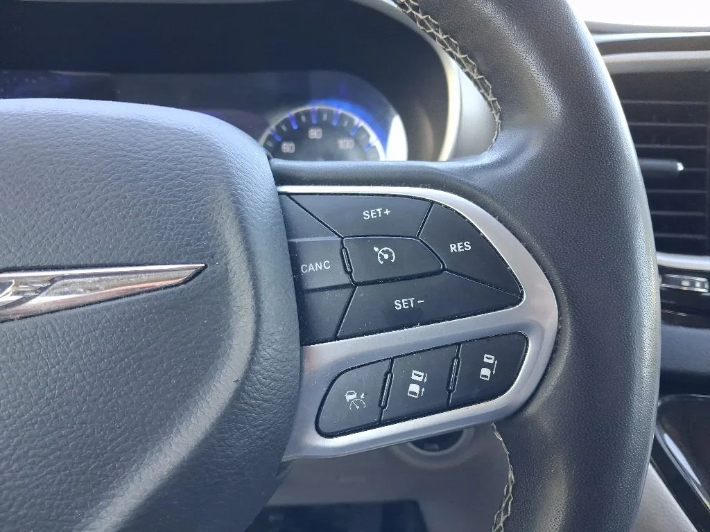 Used 2022 White Chrysler Touring L image 27