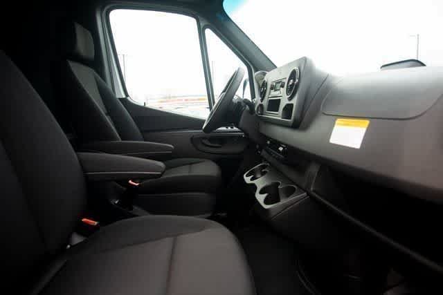 Used 2025 Arctic White Mercedes-Benz  image 30