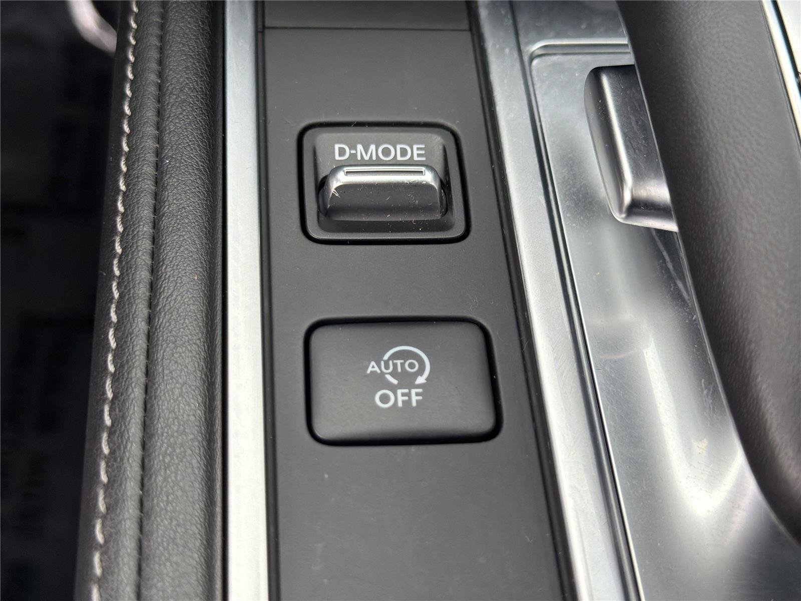Used 2024 Mineral Black INFINITI PURE image 11