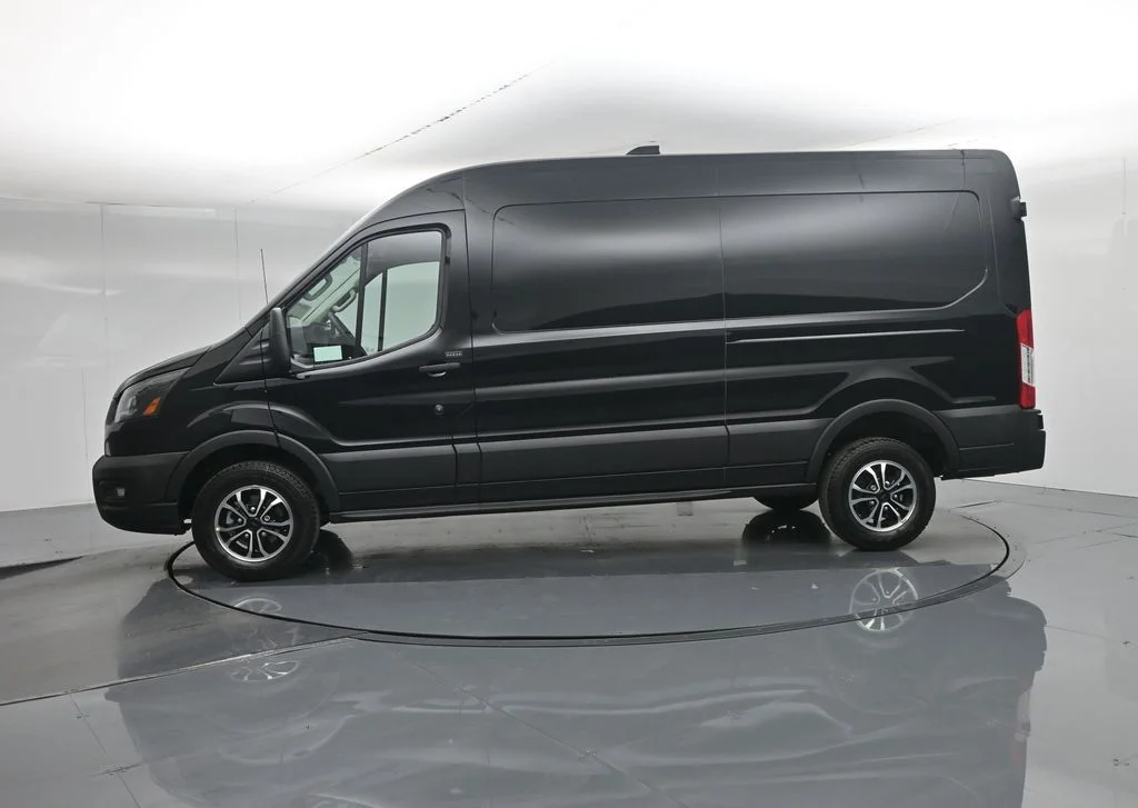 New 2026 Agate Black Metallic Ford Base image 28