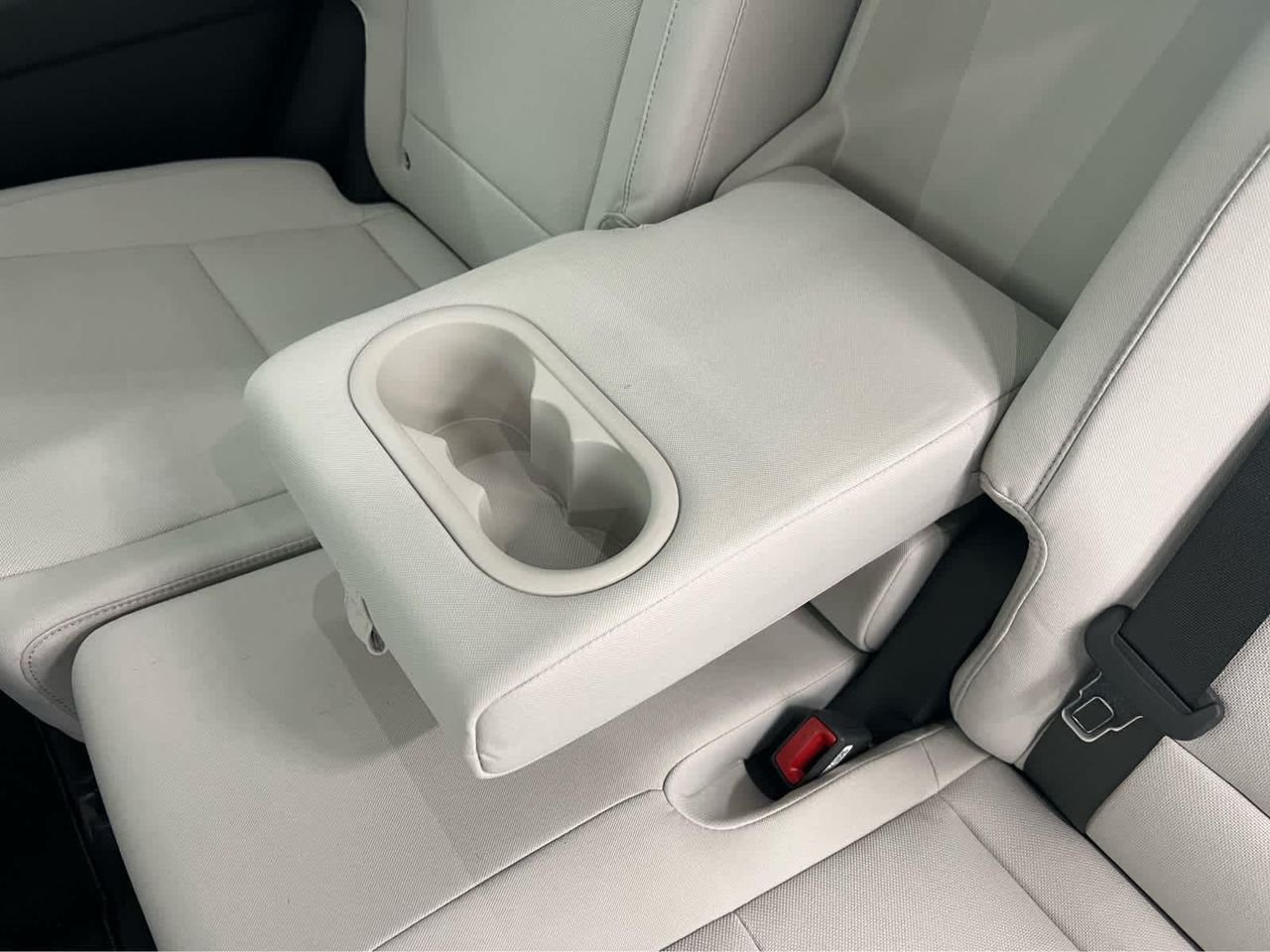New 2026 Hampton Gray Hyundai SE AWD image 24