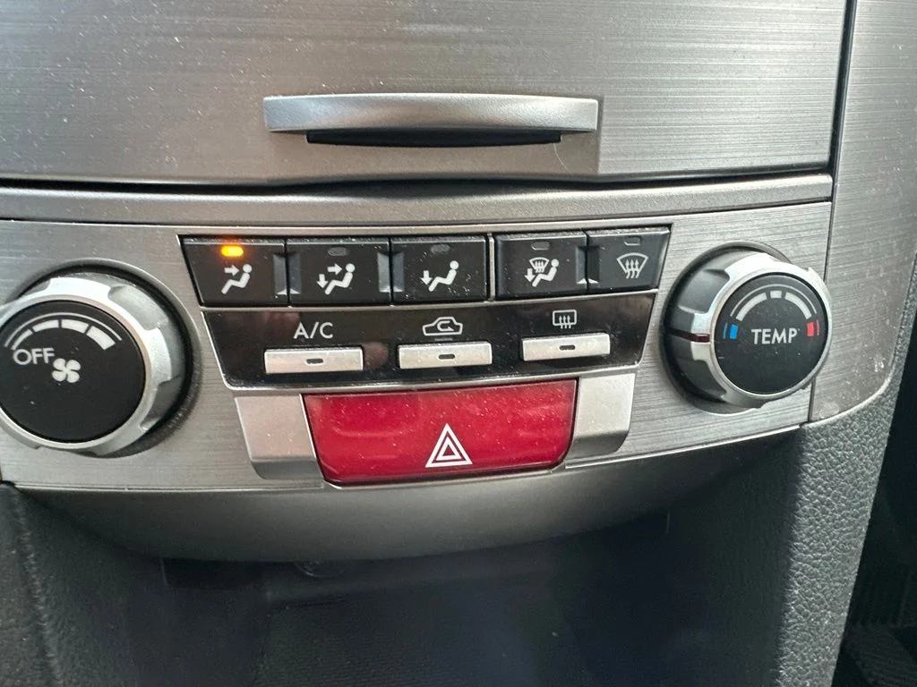 Used 2014 Blue Subaru 2.5i Premium image 18