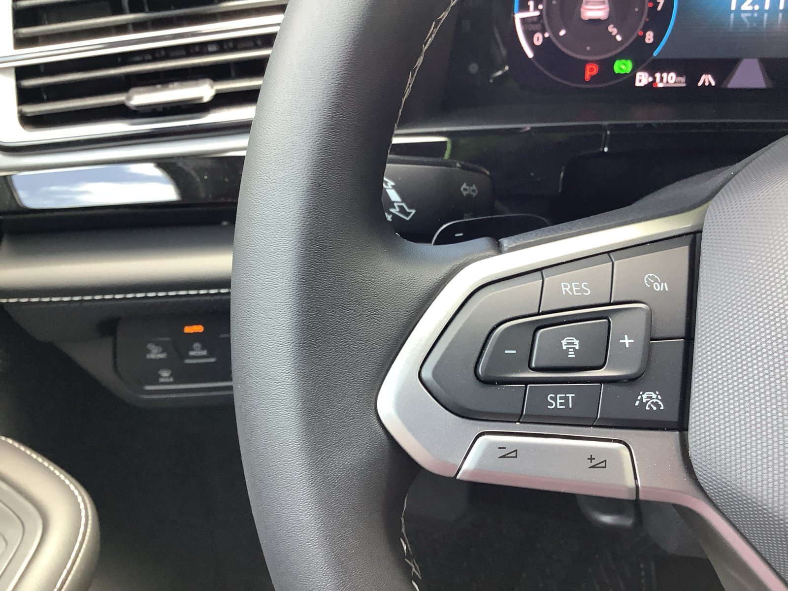 New 2026 PURE GRAY Volkswagen 2.0T SE w/Technology image 27