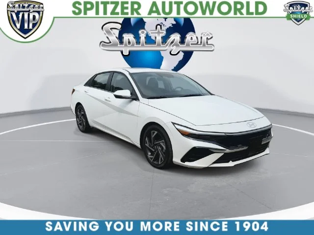 Used 2025 White Hyundai Limited image 4