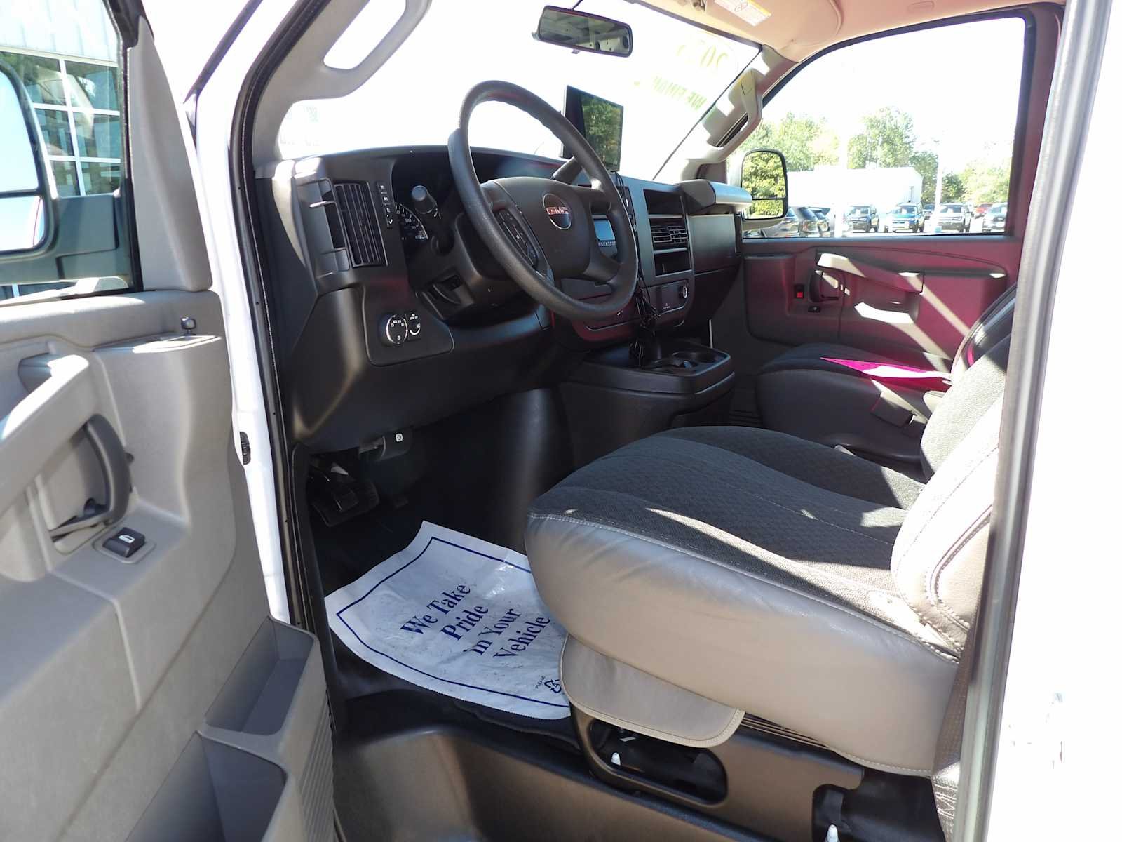 2023 GMC Savana Cargo Work Van - Photo 9