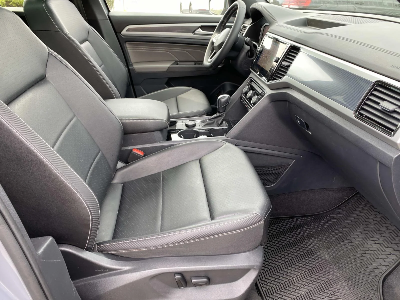 Certified Used 2022 Pure Gray Volkswagen 3.6L V6 SEL 4MOTION image 23
