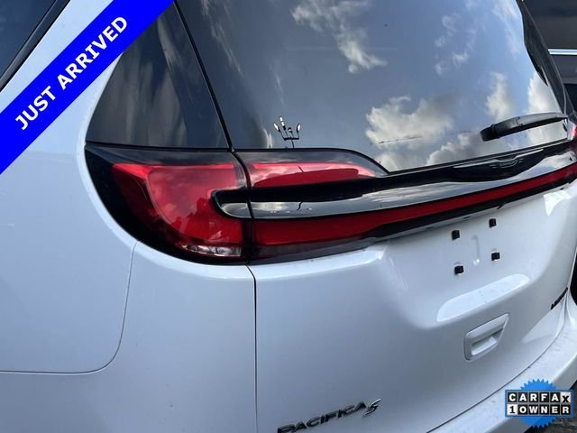 Certified Used 2025 White Chrysler Limited image 13