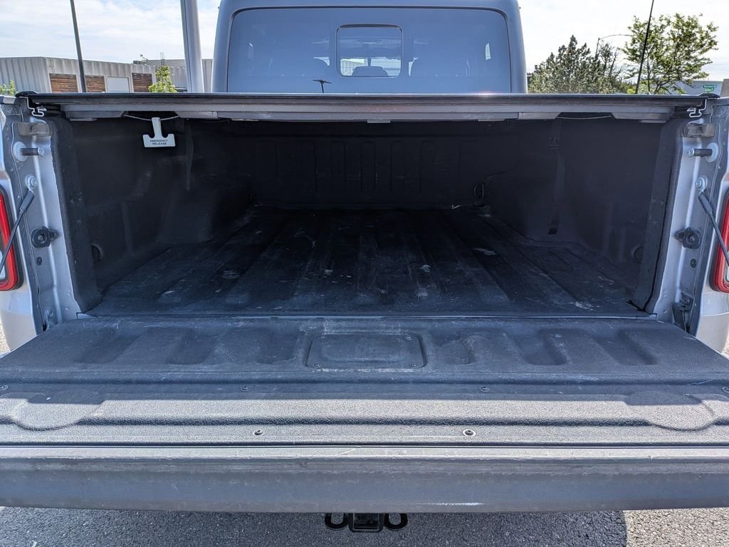 Used 2020 Billet Silver Metallic Clearcoat Jeep Sport S image 6