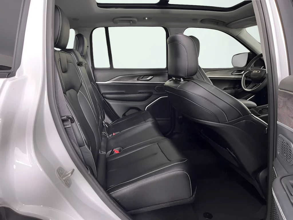 Used 2024 White Jeep Limited image 14