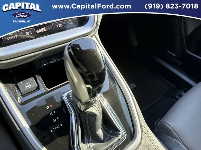 Used 2025 White Subaru Onyx Edition image 30