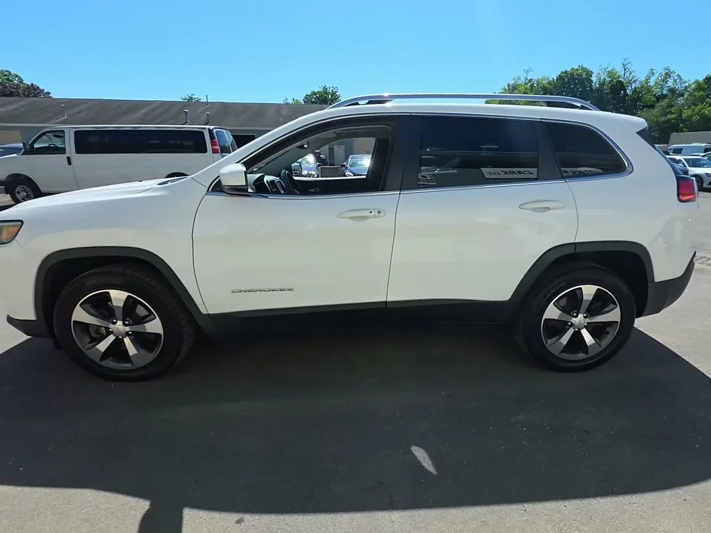 Used 2019 White Jeep Limited image 9
