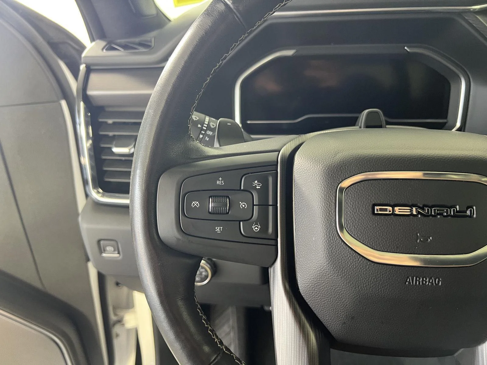 Used 2024 White Frost Tricoat GMC Denali Ultimate image 13