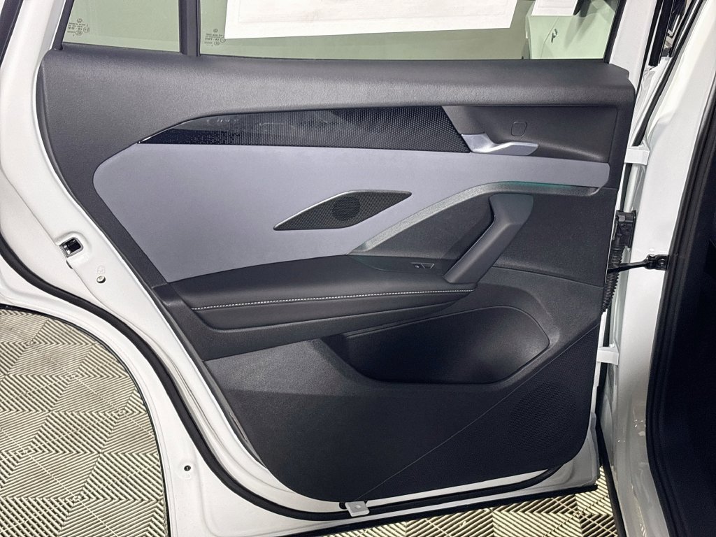 New 2026  Volkswagen SE R-Line Black image 19
