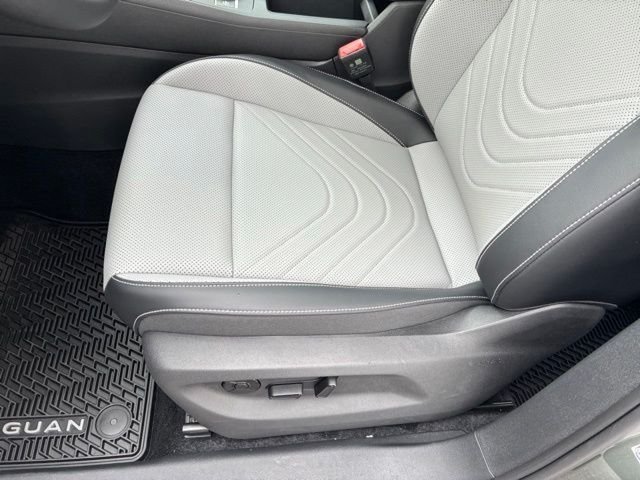 New 2026 Avocado Green W/Deep Black Roof Volkswagen SE R-Line Black image 10
