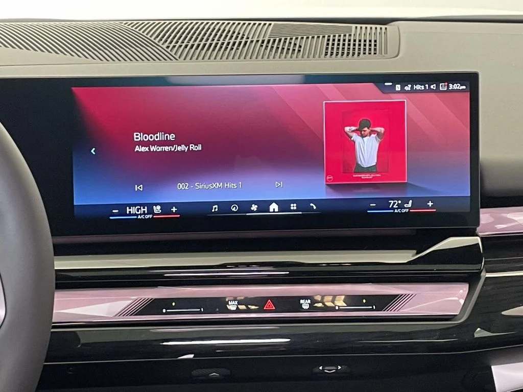 New 2026 White BMW xDrive40 image 22