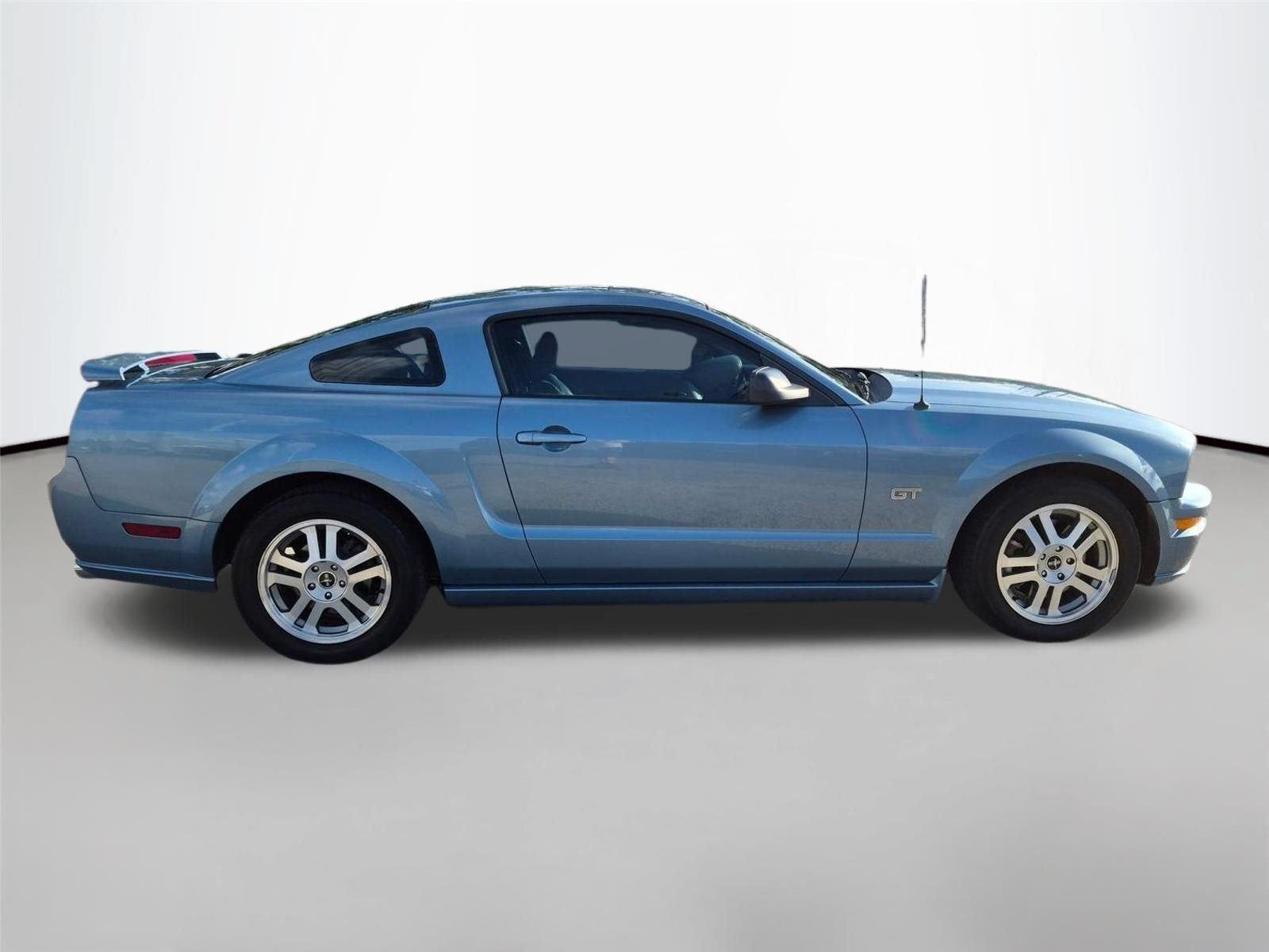 Used 2006  Ford GT Deluxe image 4