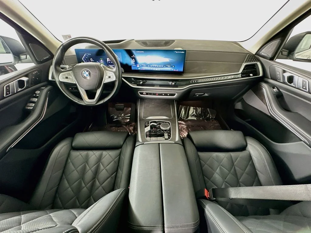 Used 2025 White Metallic BMW xDrive40i image 26