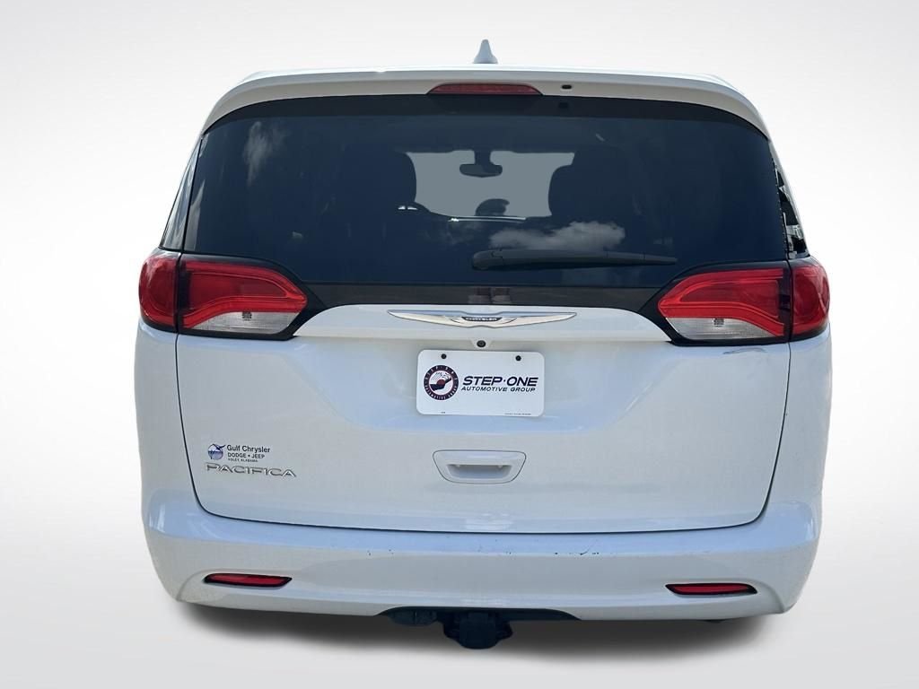 Used 2017 White Chrysler Touring image 6
