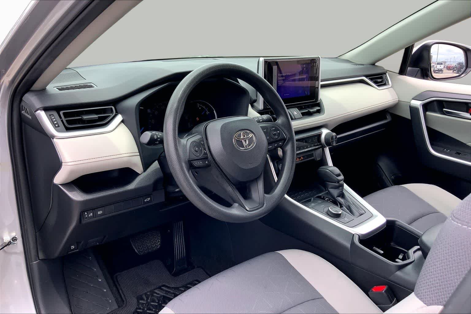Used 2024 Silver Sky Metallic Toyota Hybrid XLE image 17