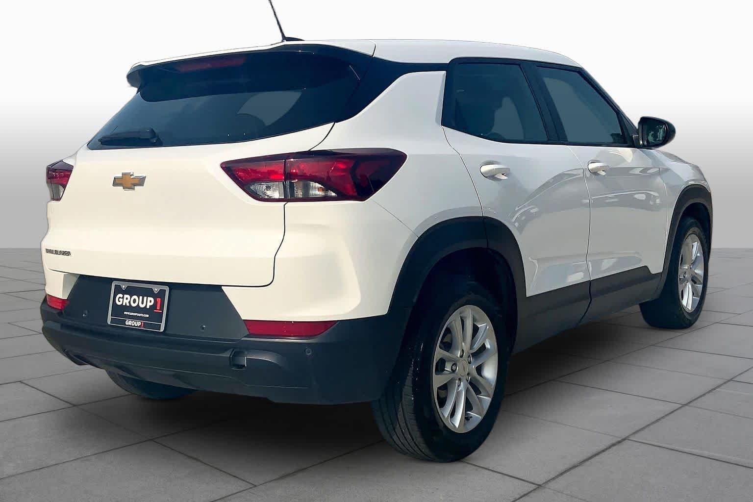 Used 2024 Summit White Chevrolet LS image 13