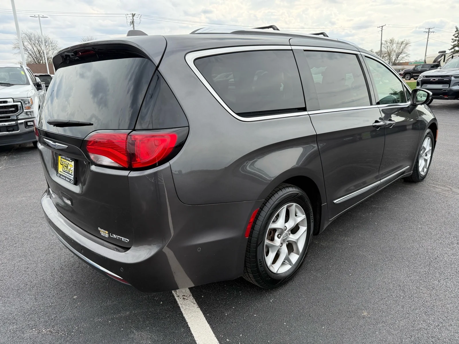 Used 2020  Chrysler Limited image 5