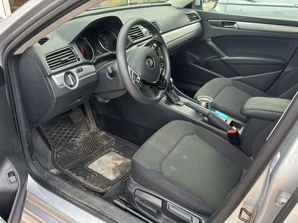 Used 2016  Volkswagen 1.8T S image 17
