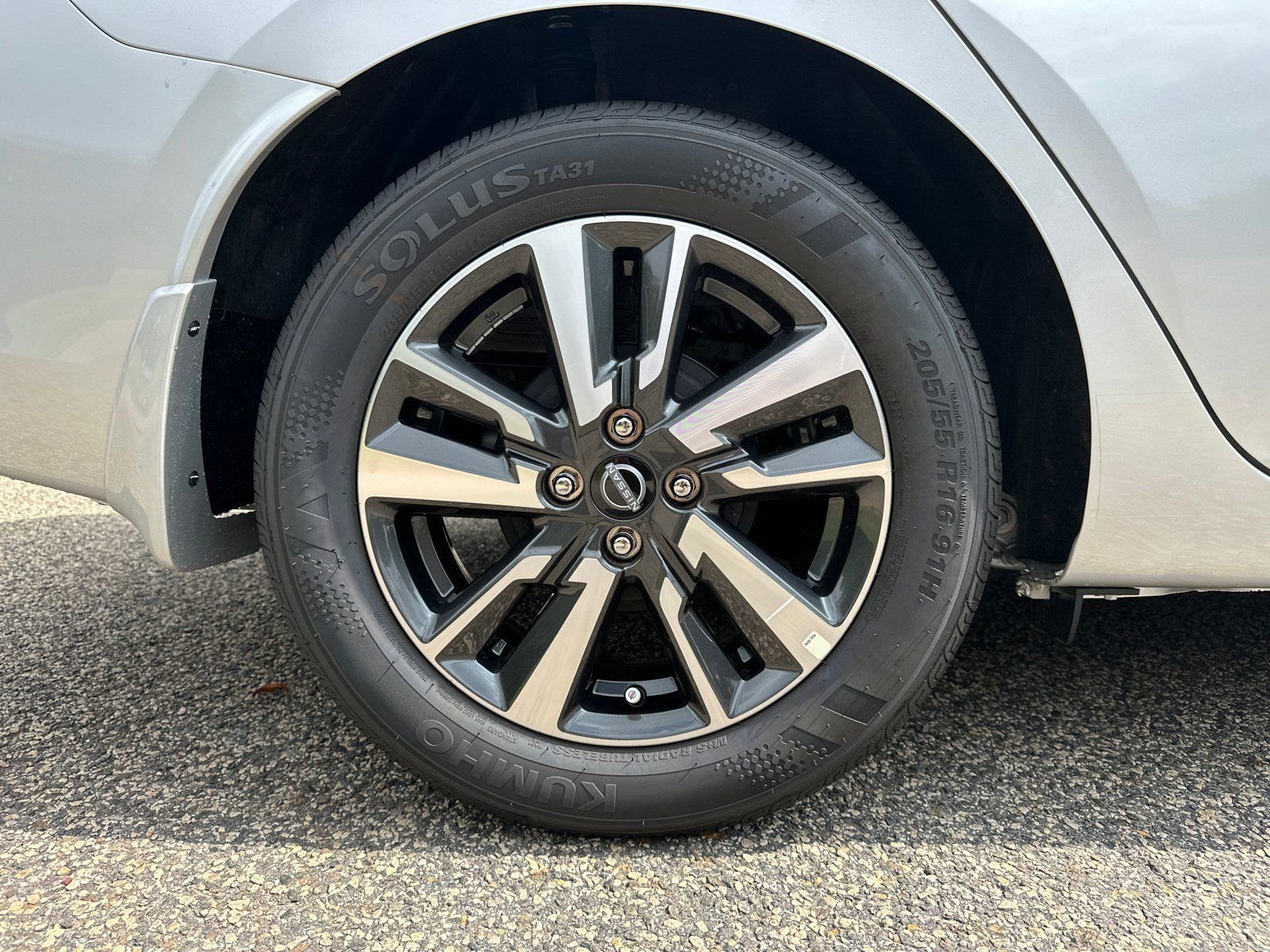 2025 Nissan Versa Sedan S - Photo 17