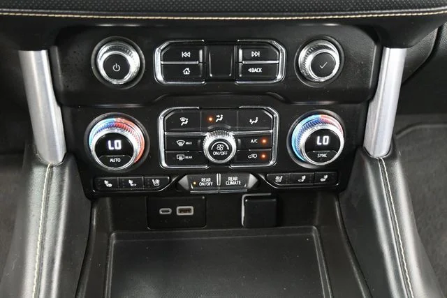 Used 2023 White GMC SLT image 25