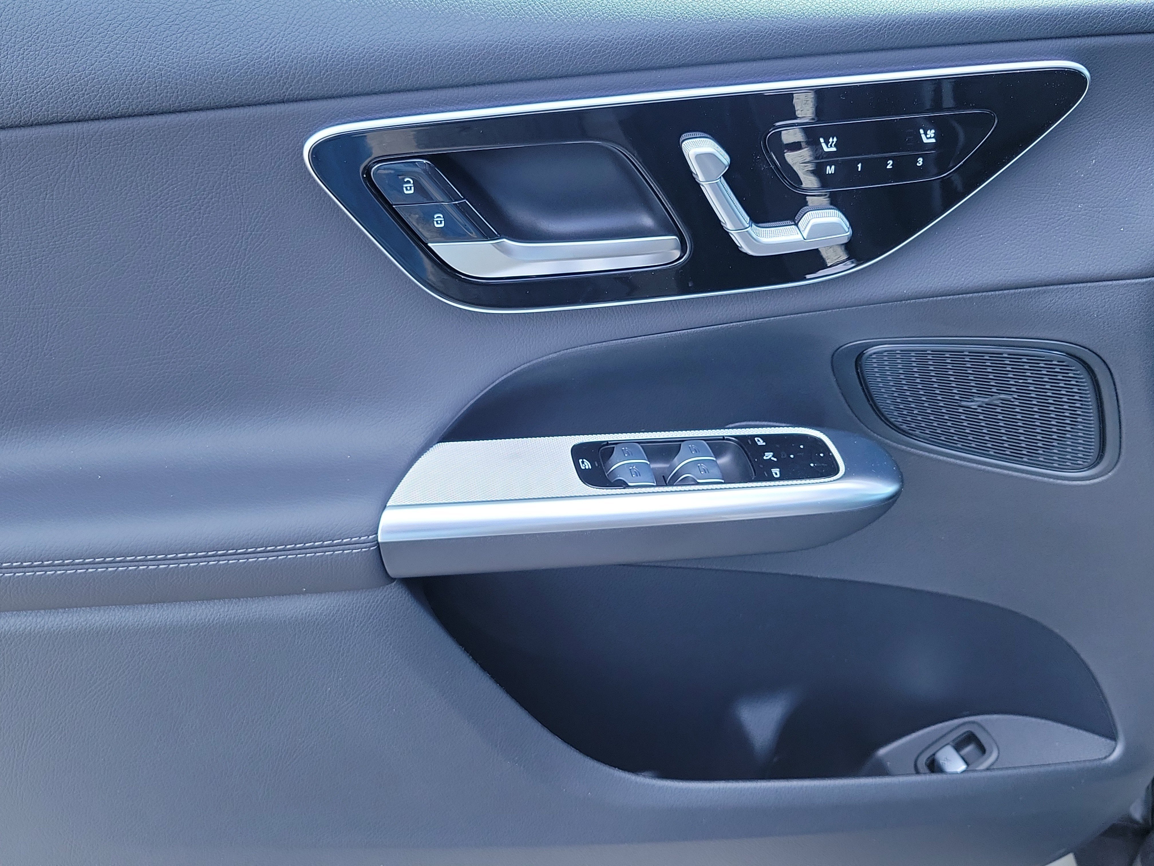 New 2026 Graphite Grey Metallic Mercedes-Benz GLC 300 image 18
