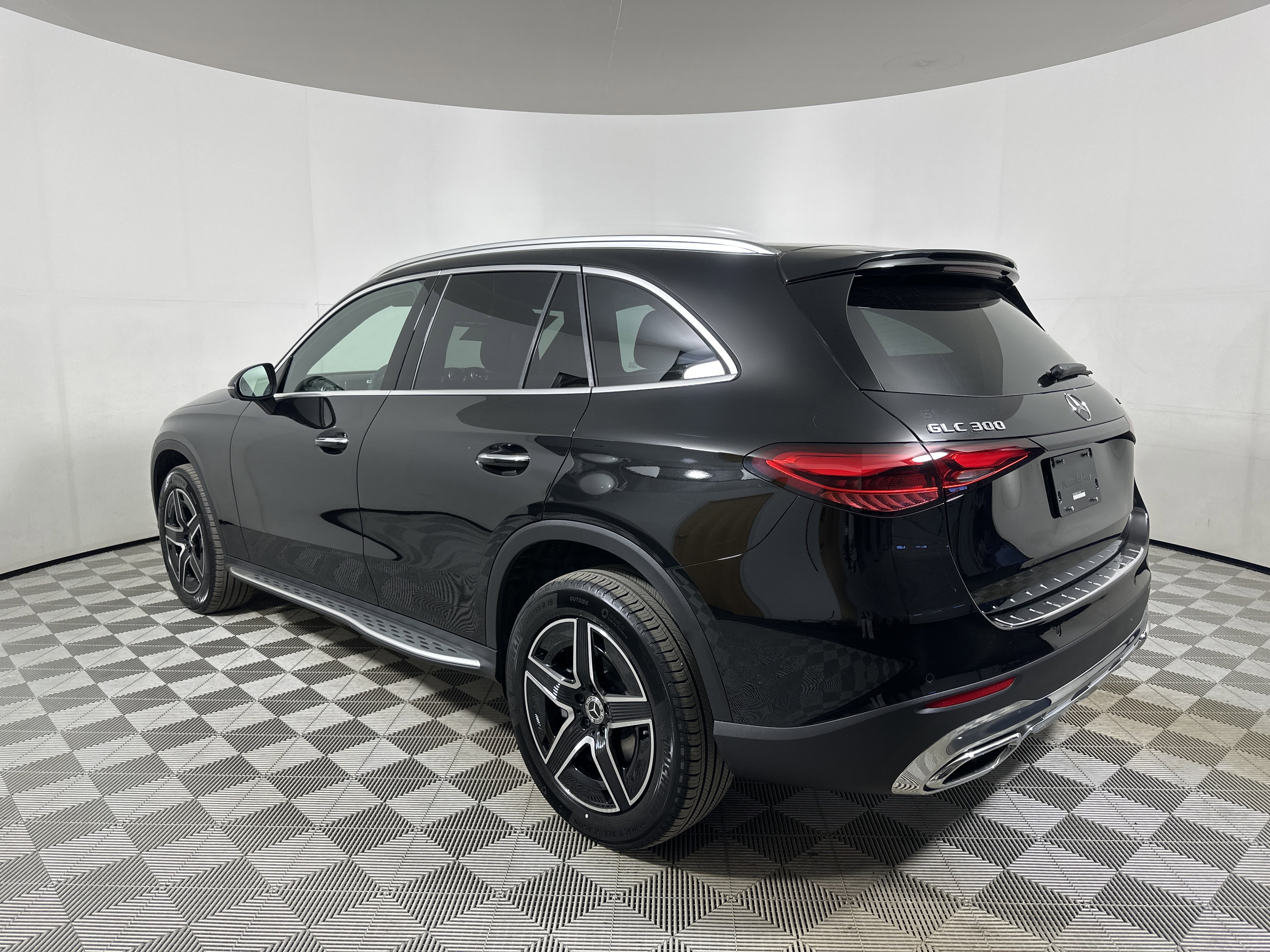 New 2026 Obsidian Black Metallic Mercedes-Benz GLC 300 image 5