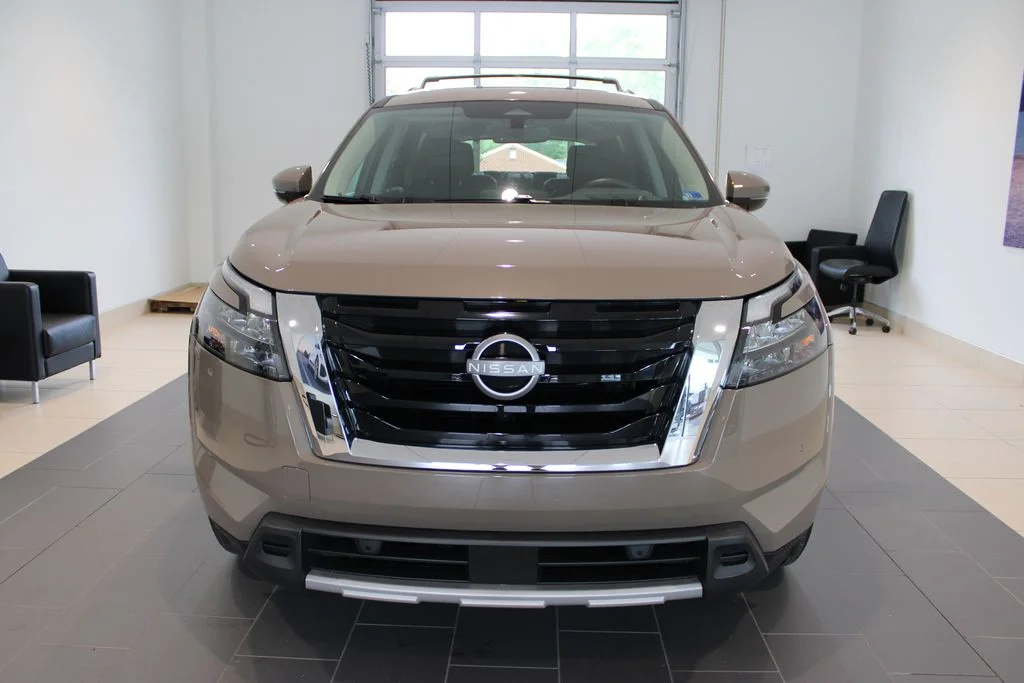 Used 2025  Nissan Platinum image 13
