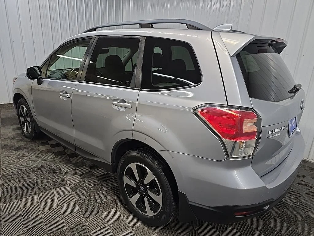Used 2017 Ice Silver Metallic Subaru 2.5i Premium image 10