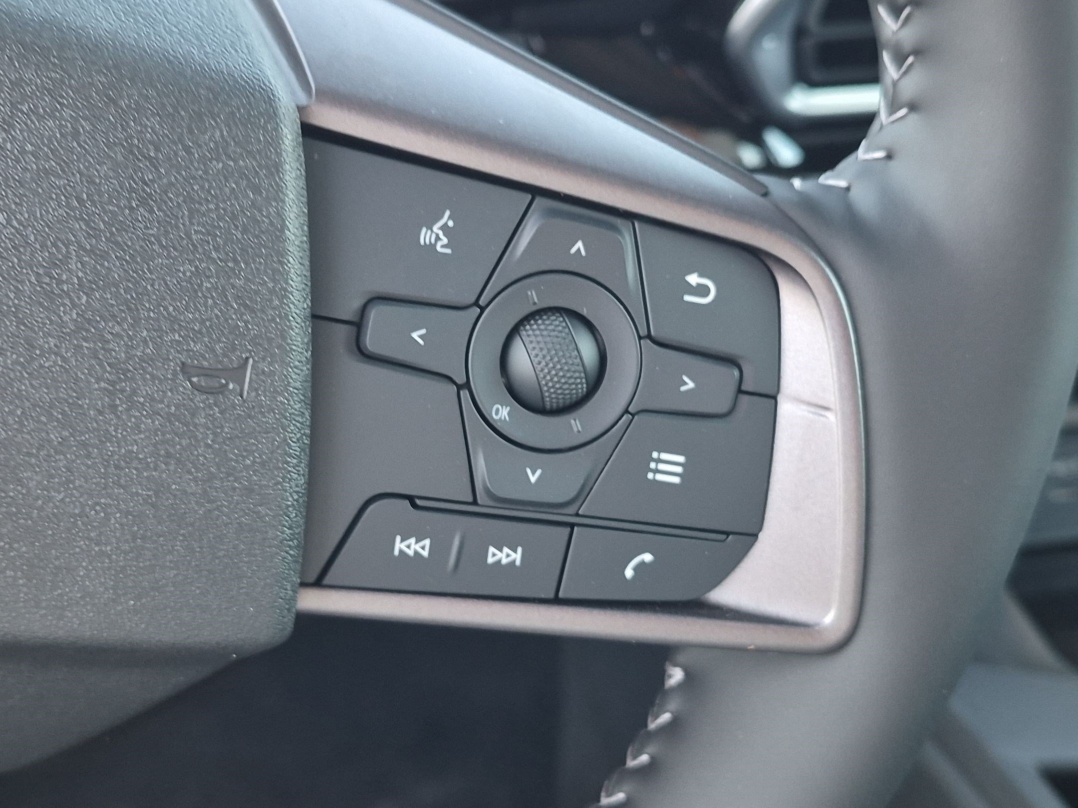 New 2027 Atlantic Gray Metallic Nissan SV image 16