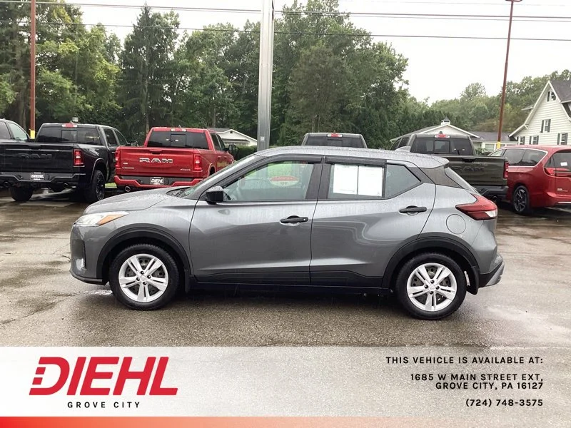 Used 2021 Gray Nissan S image 4