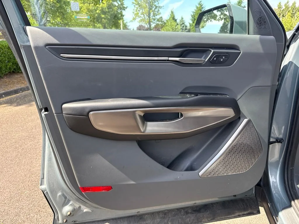 Used 2024 Iceberg Green Kia Wind image 19