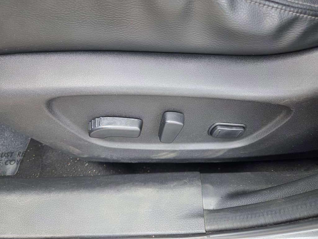 Used 2021 Gun Metallic Nissan SL image 5