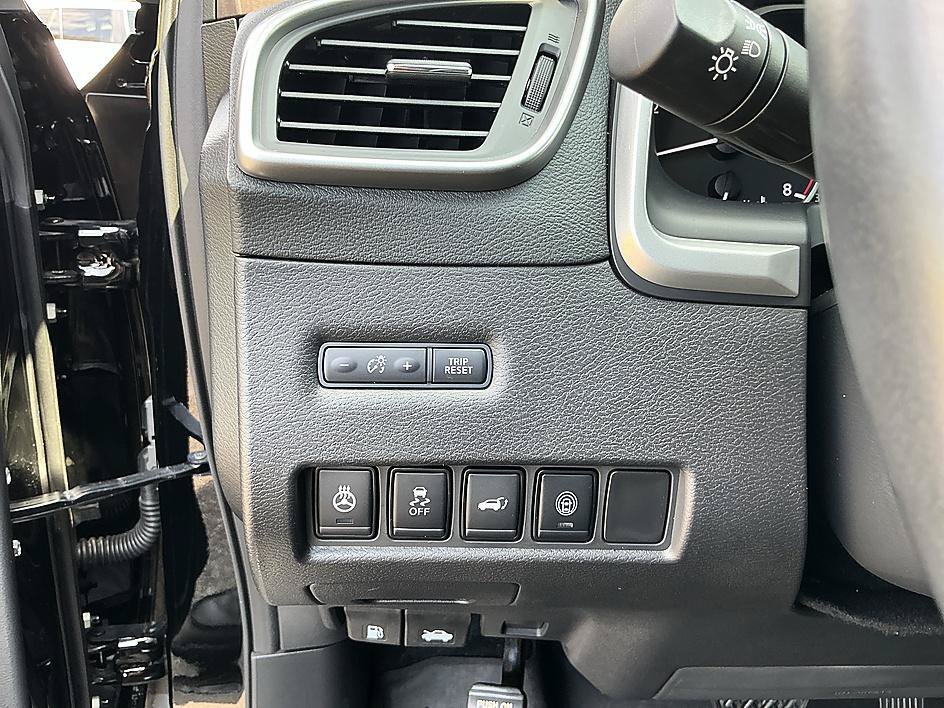 Used 2022 Magnetic Black Pearl Nissan Platinum image 14