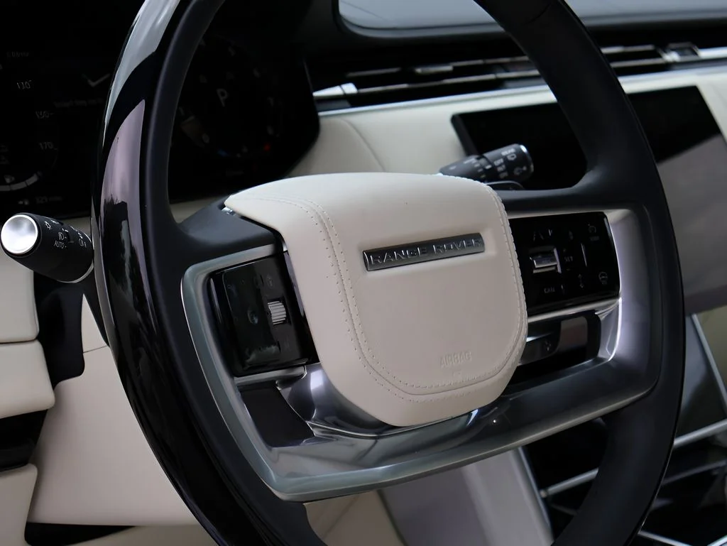 New 2026 Ostuni Pearl Wht Prem Met Land Rover Autobiography image 19