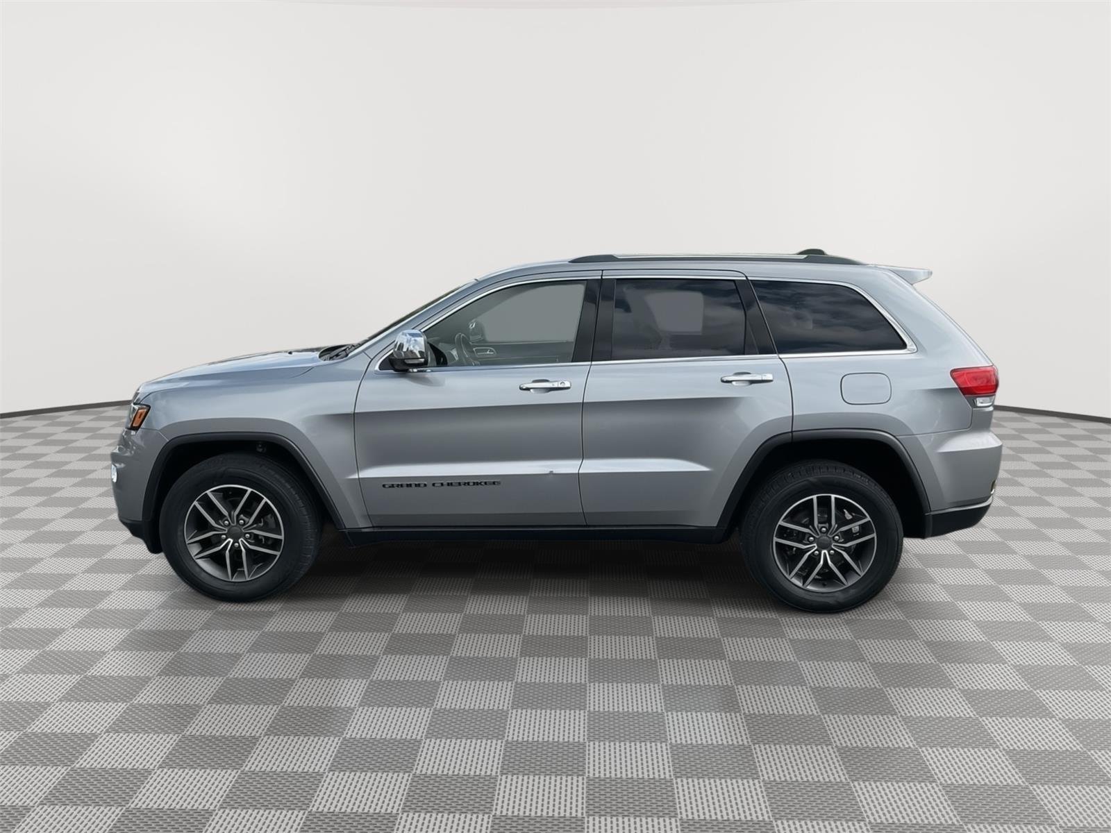 Used 2019 Billet Silver Metallic Clearcoat Jeep Limited image 22
