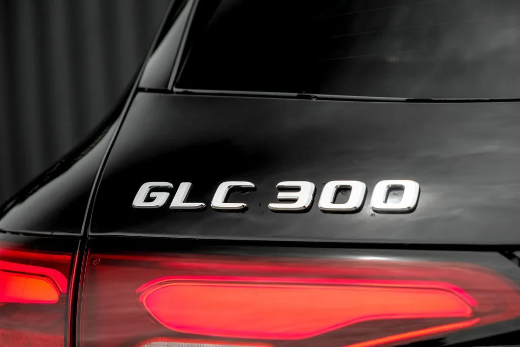 New 2026 Black Mercedes-Benz GLC300 image 9