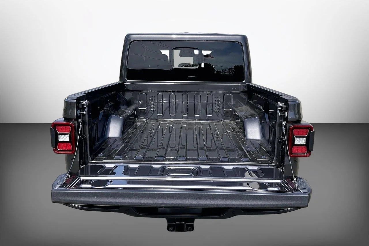 New 2026 Granite Crystal Metallic Clearcoat Jeep Mojave image 20