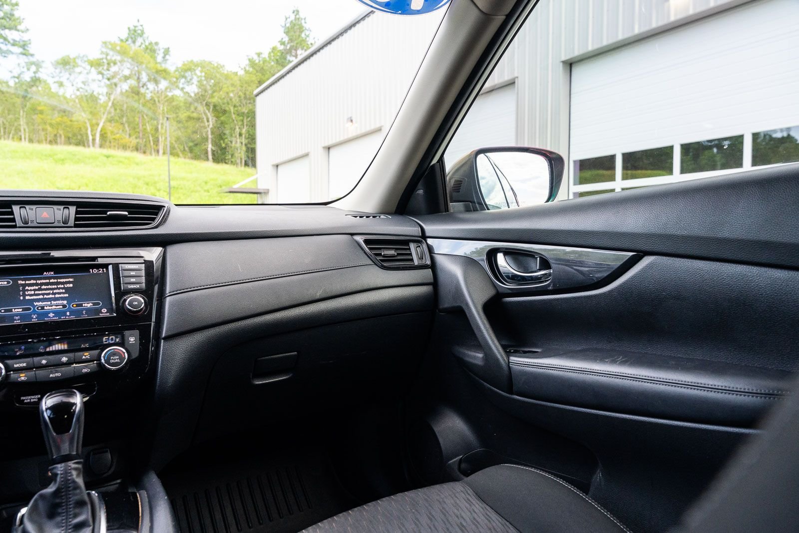 Used 2018 Glacier White Nissan SV image 29