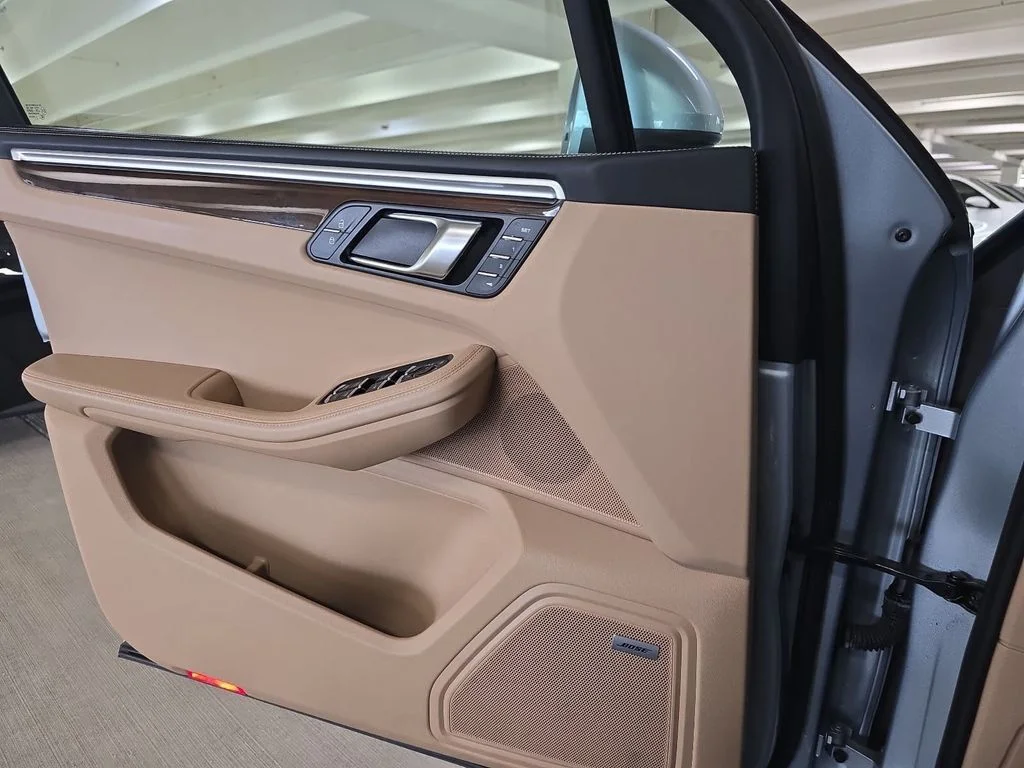 2021 Porsche Macan S - Photo 18