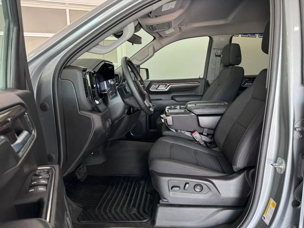 2023 Chevrolet Silverado 1500 LT - Photo 11