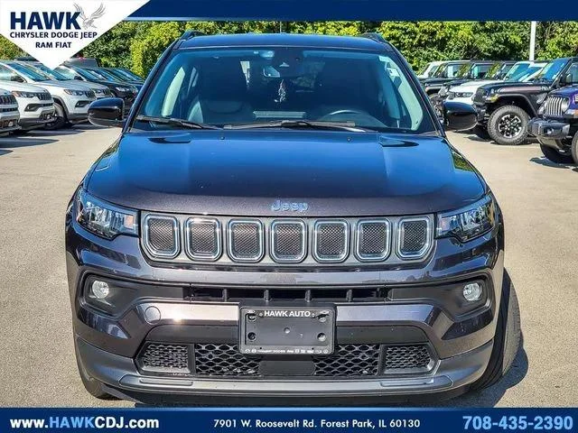 Used 2022 Gray Jeep Latitude Lux image 4