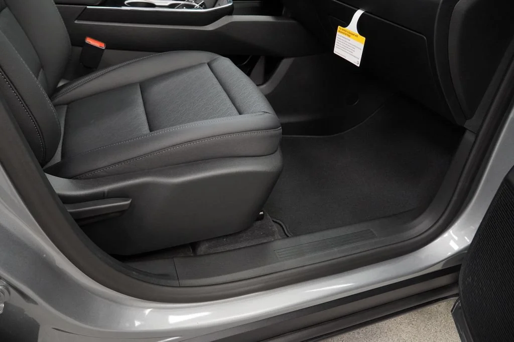 New 2027 Sterling Gray Metallic Chevrolet AWD LT image 29