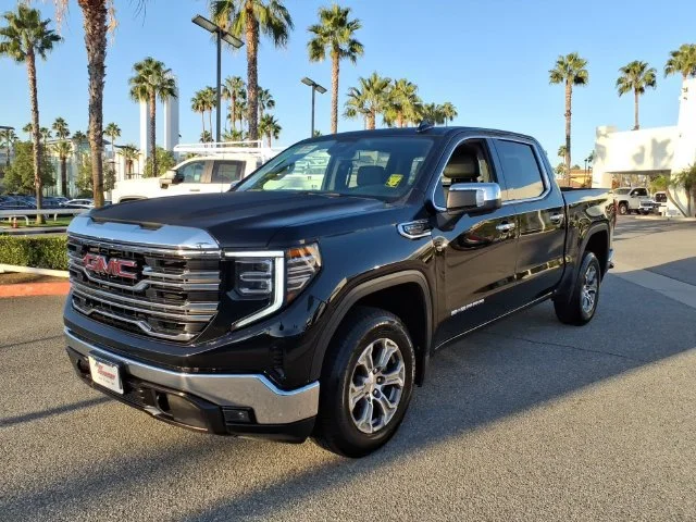 Used 2025 Onyx Black GMC SLT image 8