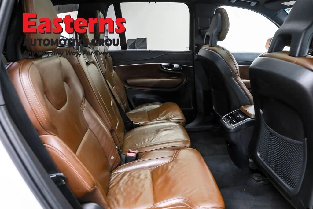 Used 2022 White Volvo T6 Inscription image 22