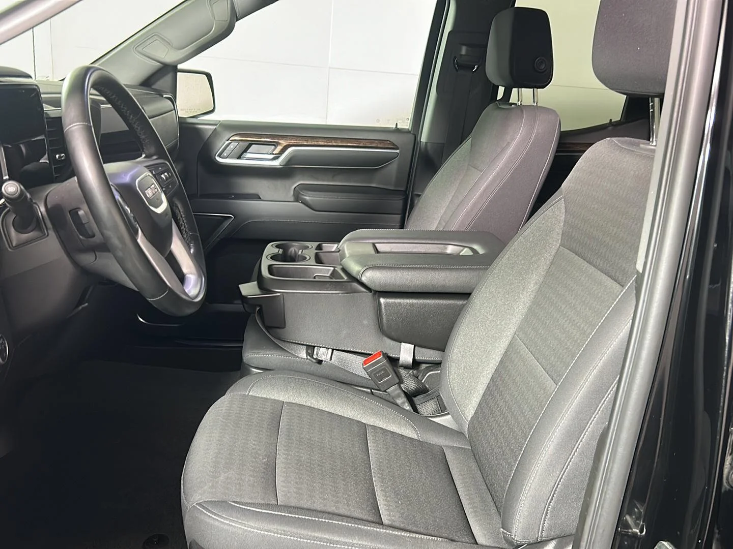 Used 2024 Onyx Black GMC Elevation image 14