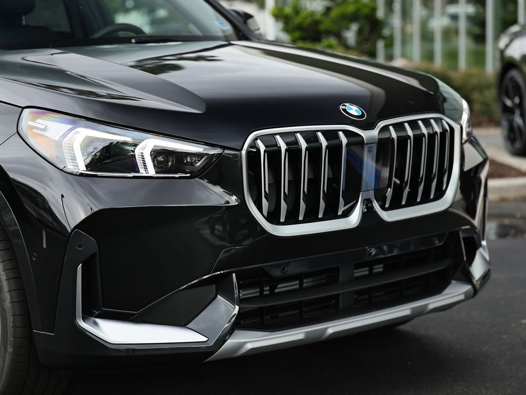 New 2026 Black Sapphire Metallic BMW xDrive28i image 2